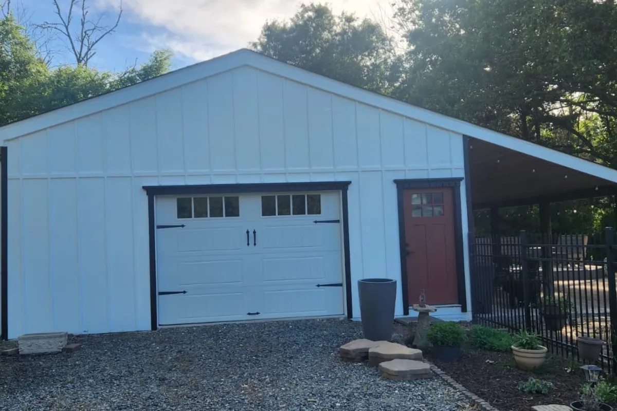Freshly painted detached garage exterior in St. Petersburg, FL